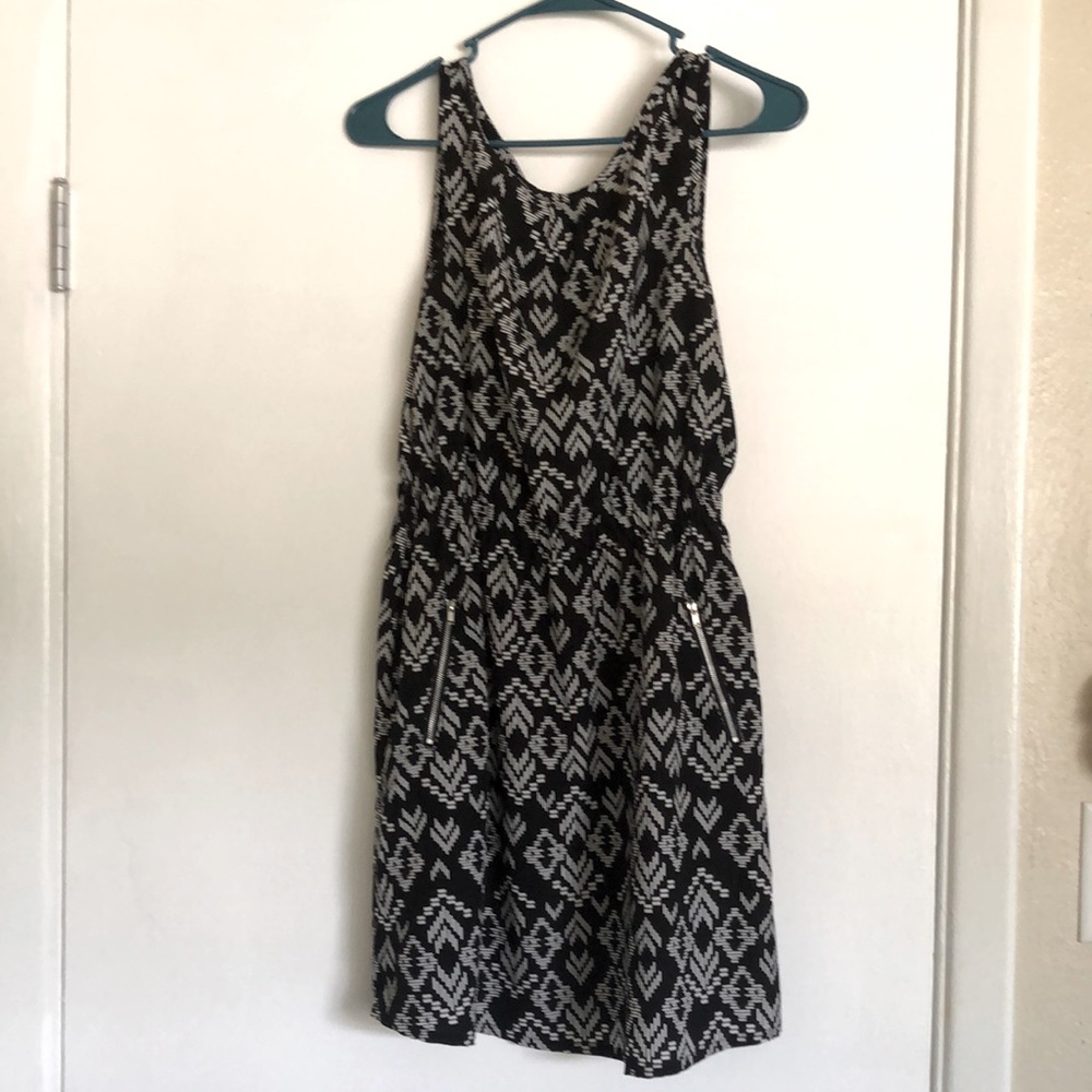 Medium black and white dress with pockets!!